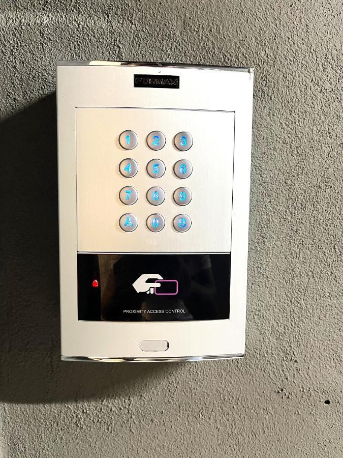 Wyszynskiego Apartment - Self Check-In 20H - Parking &Lift Wroclaw Dış mekan fotoğraf